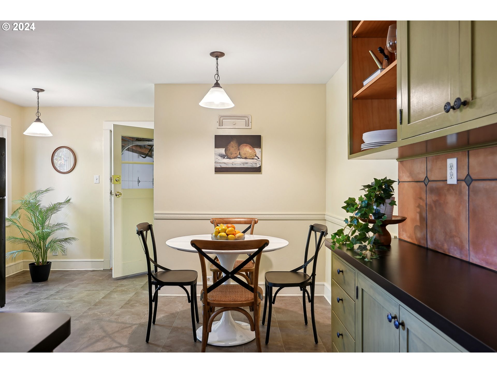 7814 Southwest Capitol Hill Road Portland, OR 97219 - Photo 8 of 27 Gallery Image 8
