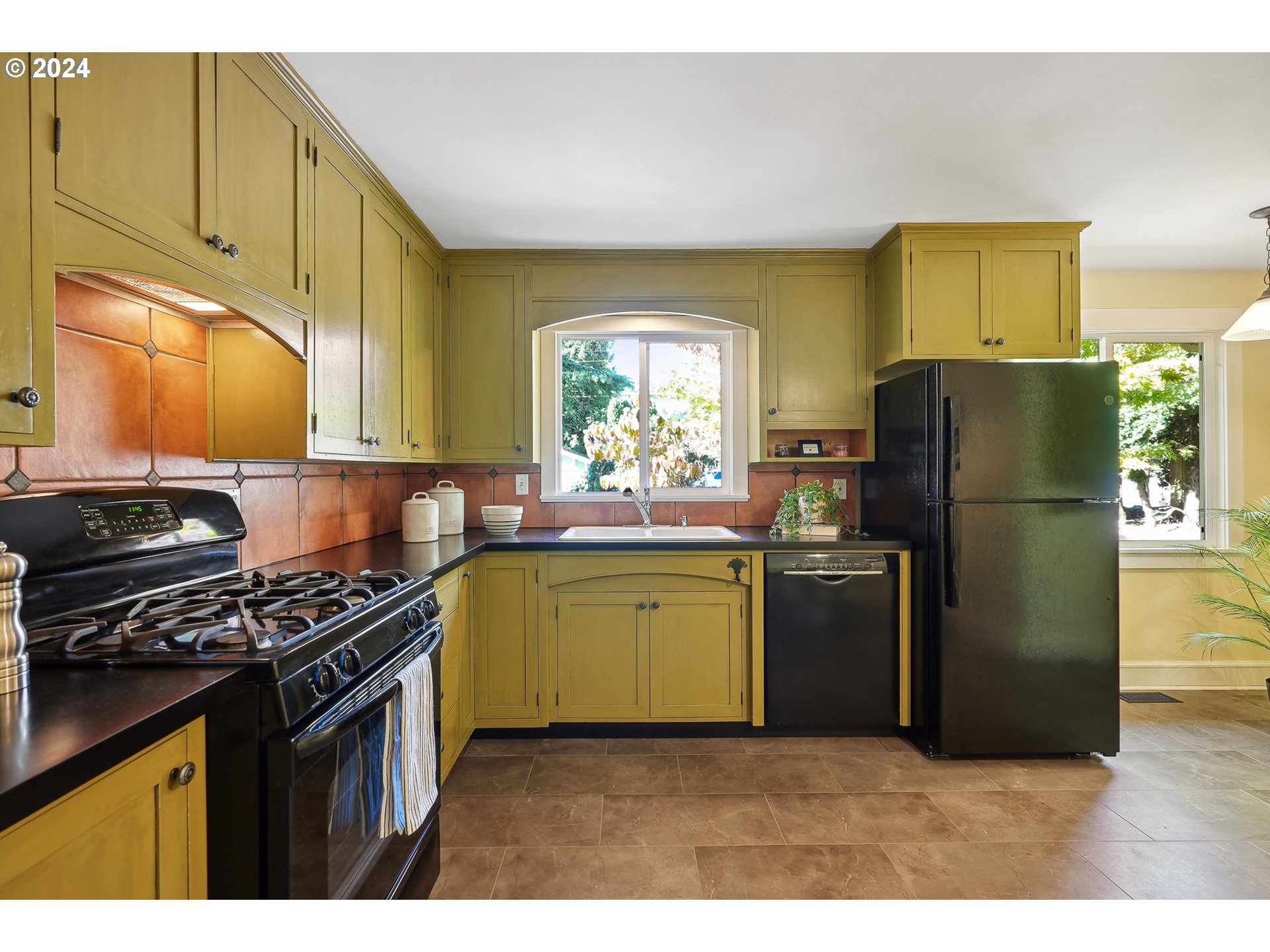7814 Southwest Capitol Hill Road Portland, OR 97219 - Photo 10 of 27 Gallery Image 10