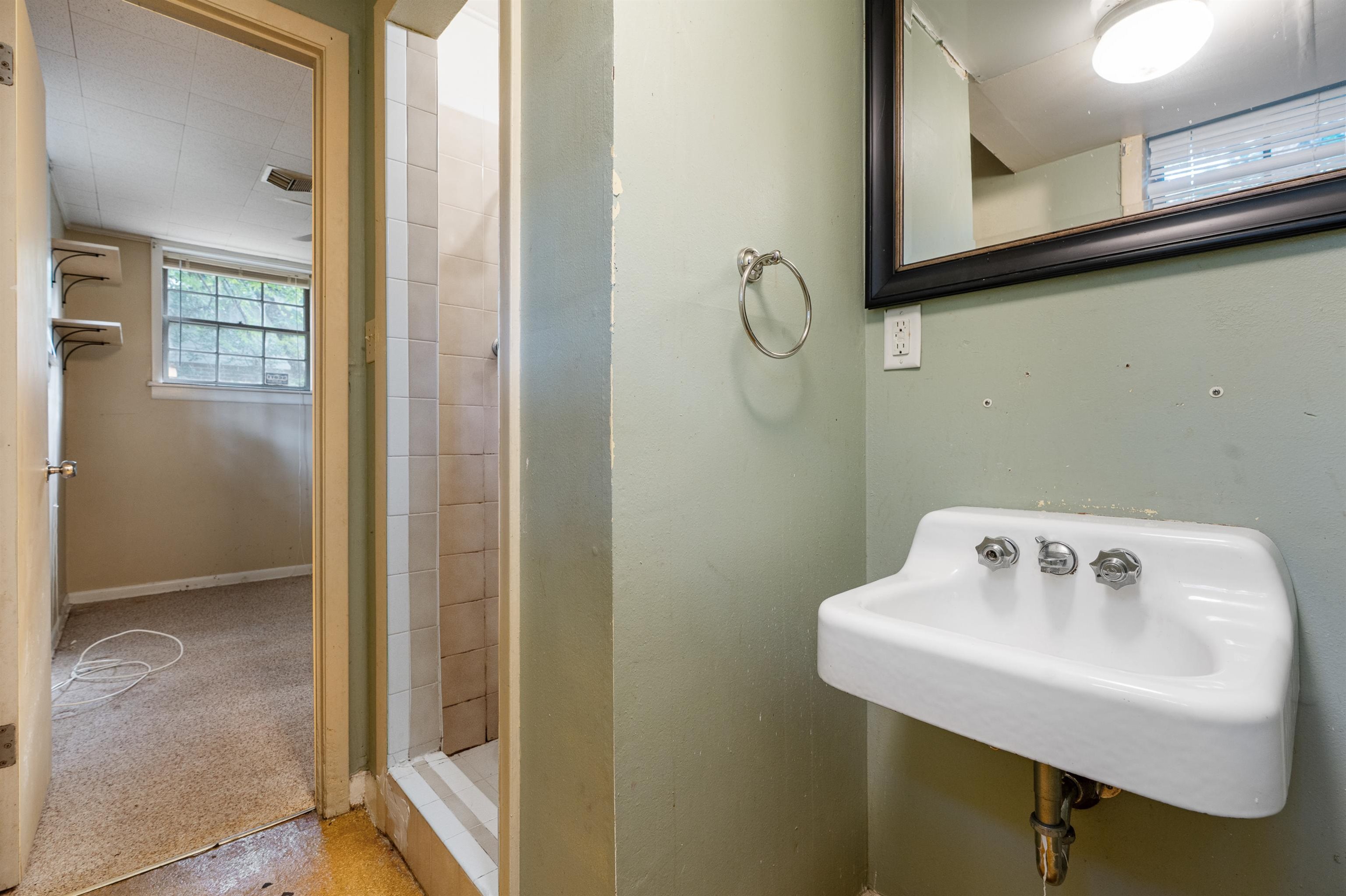 926 Maplewood Avenue Tallahassee, FL 32303 - Photo 5 of 38