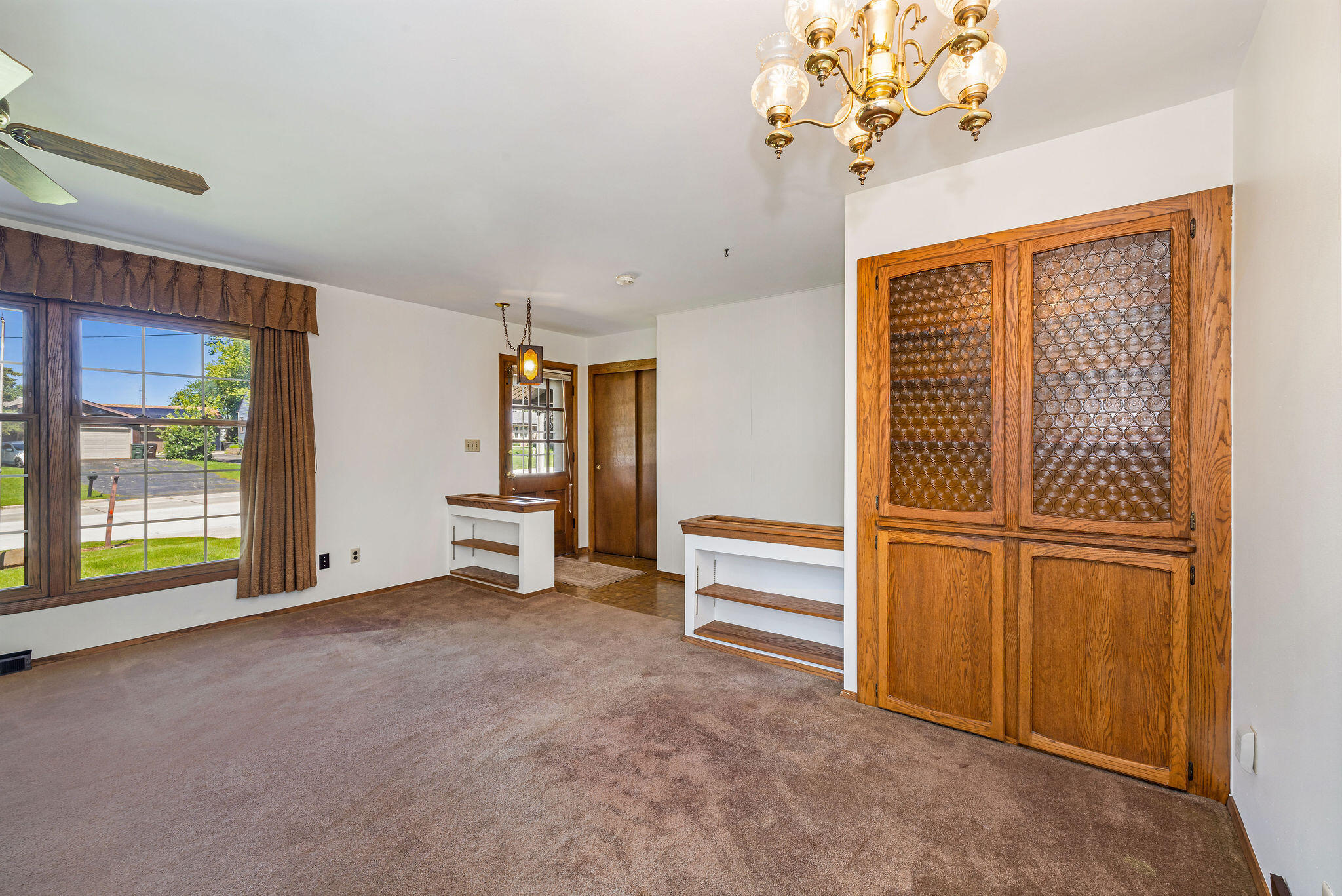 5401 West Cold Spring Road Greenfield, WI 53220 - Photo 2 of 22 223A4176