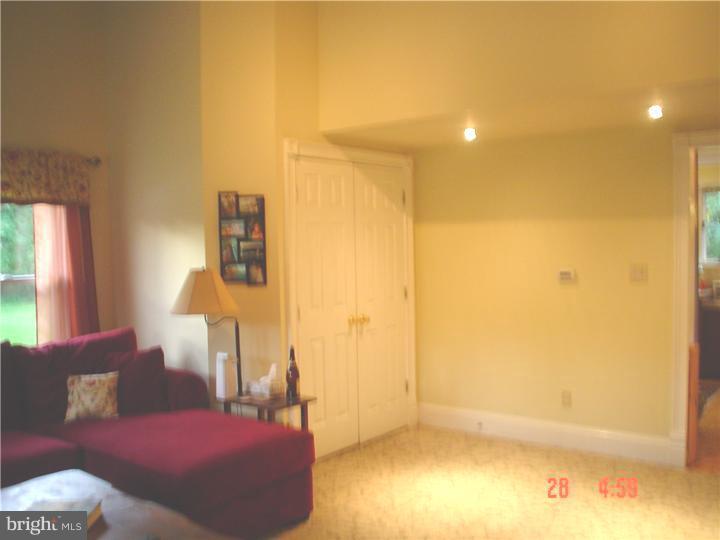 787 Hawks Bridge Road Salem, NJ 08079 - Photo 6 of 21 Living Room