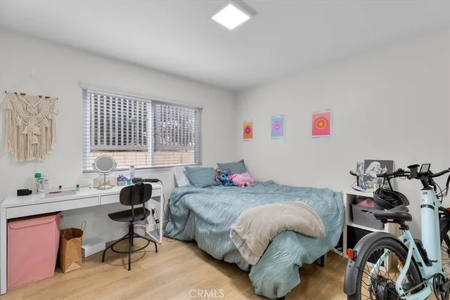 a very nice looking room with a lot of stuff