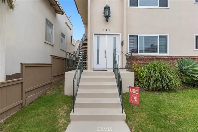 a view of a house with backyard and deck
