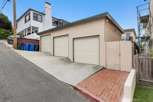 a view of a house with a yard and garage