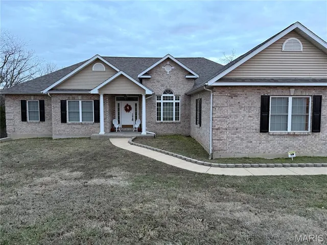 $490,000 | 406 Huntington Trails Drive, Festus, MO 63028