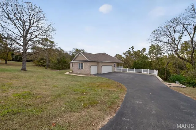 $490,000 | 406 Huntington Trails Drive, Festus, MO 63028