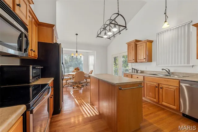 $525,000 | 406 Huntington Trails Drive, Festus, MO 63028