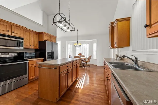 $525,000 | 406 Huntington Trails Drive, Festus, MO 63028