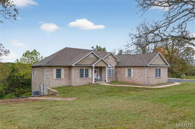 $525,000 | 406 Huntington Trails Drive, Festus, MO 63028