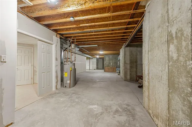 $525,000 | 406 Huntington Trails Drive, Festus, MO 63028