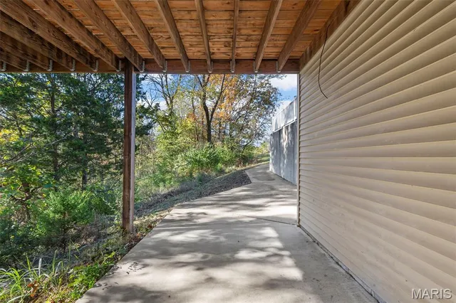 $525,000 | 406 Huntington Trails Drive, Festus, MO 63028