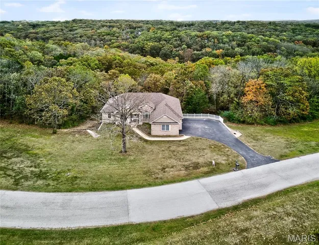 $525,000 | 406 Huntington Trails Drive, Festus, MO 63028