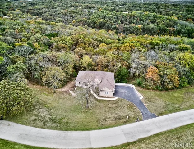 $490,000 | 406 Huntington Trails Drive, Festus, MO 63028