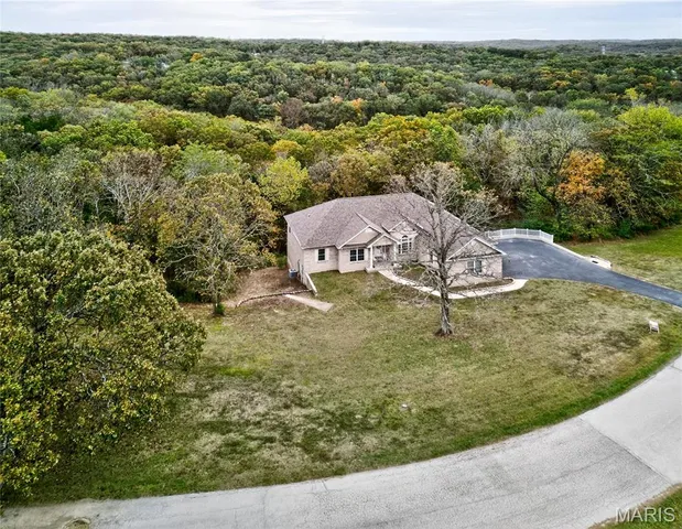 $490,000 | 406 Huntington Trails Drive, Festus, MO 63028