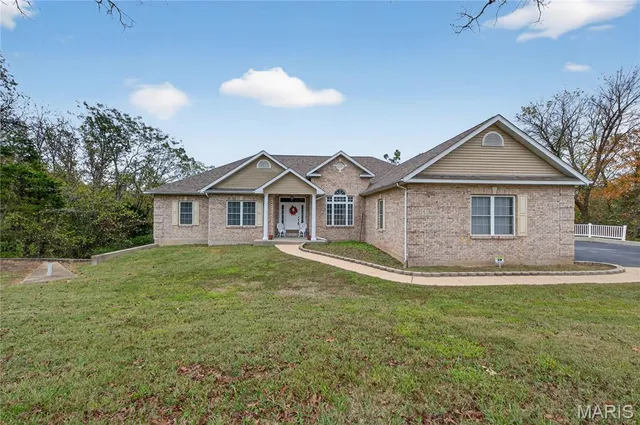 $525,000 | 406 Huntington Trails Drive, Festus, MO 63028