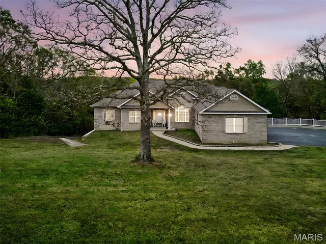 $490,000 | 406 Huntington Trails Drive, Festus, MO 63028