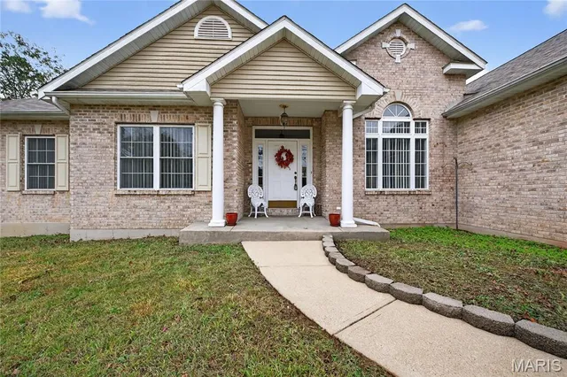 $525,000 | 406 Huntington Trails Drive, Festus, MO 63028