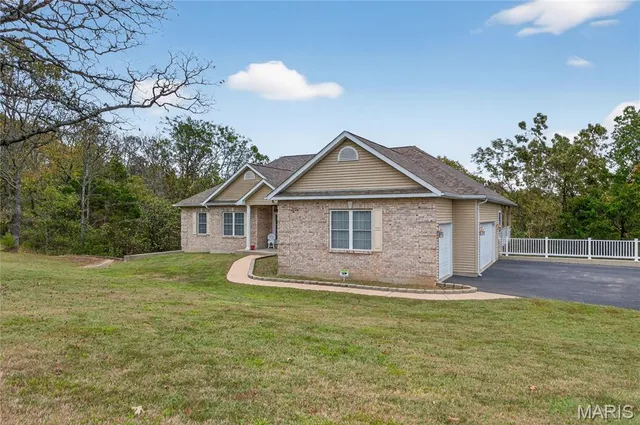 $490,000 | 406 Huntington Trails Drive, Festus, MO 63028