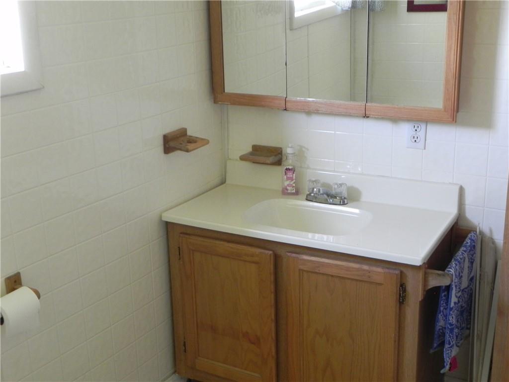 1113 Layton Road Butler, PA 16001 - Photo 4 of 9