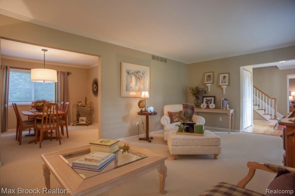 2715 Hunters Hill Road Bloomfield Hills, MI 48304 - Photo 11 of 45 IMG_1872.jpg