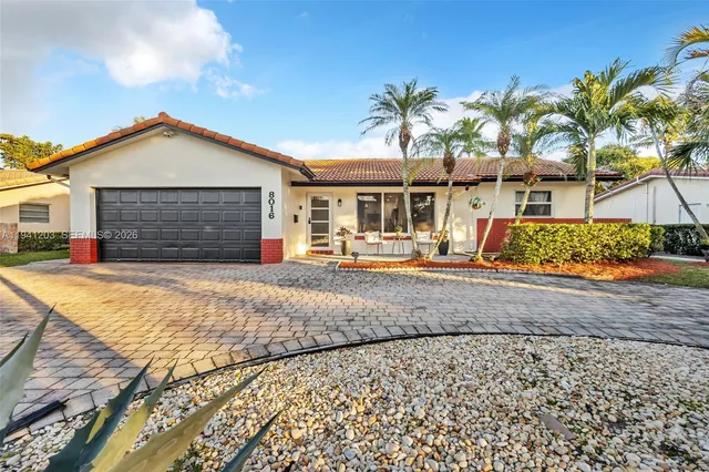 a view of outdoor space yard and porch