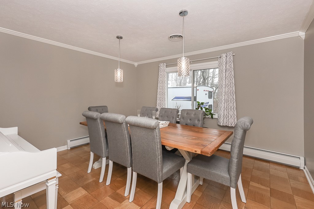 2804 Laurel Road Brunswick, OH 44212 - Photo 10 of 34 Dining room