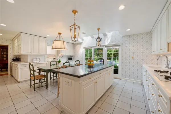 $2,695,000 | 92 North Indian Hill Road, Winnetka, IL 60093