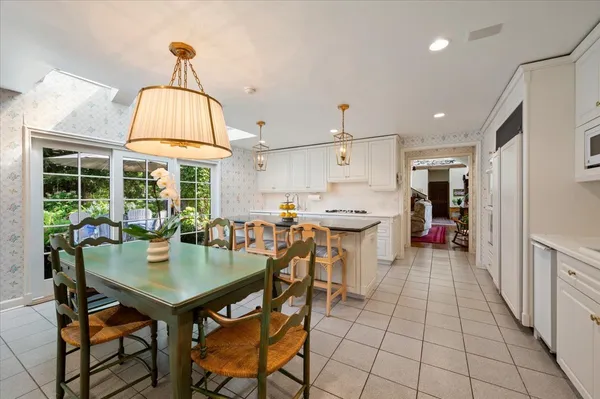 $2,695,000 | 92 North Indian Hill Road, Winnetka, IL 60093
