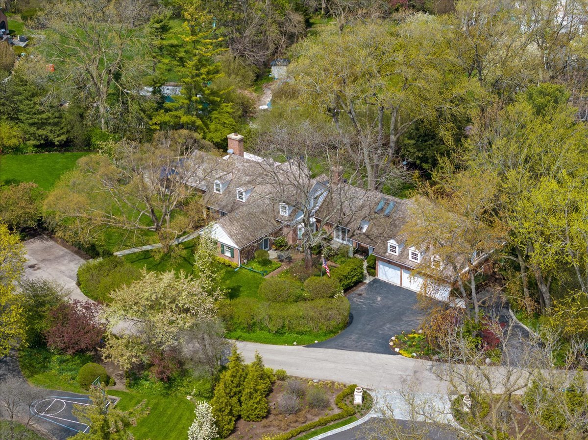 92 North Indian Hill Road Winnetka, IL 60093 - Photo 2 of 36