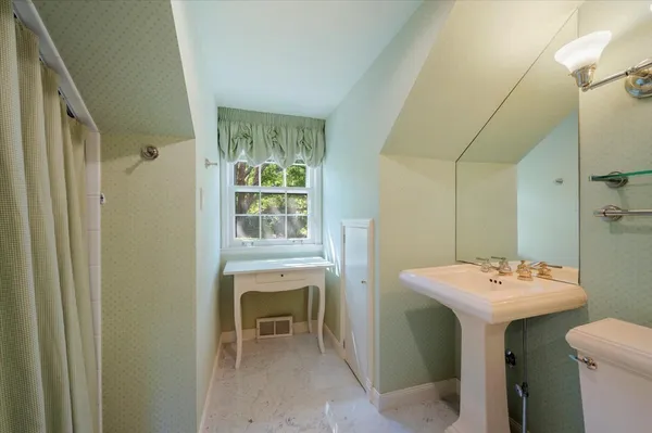 $2,695,000 | 92 North Indian Hill Road, Winnetka, IL 60093