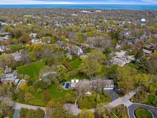 $2,695,000 | 92 North Indian Hill Road, Winnetka, IL 60093