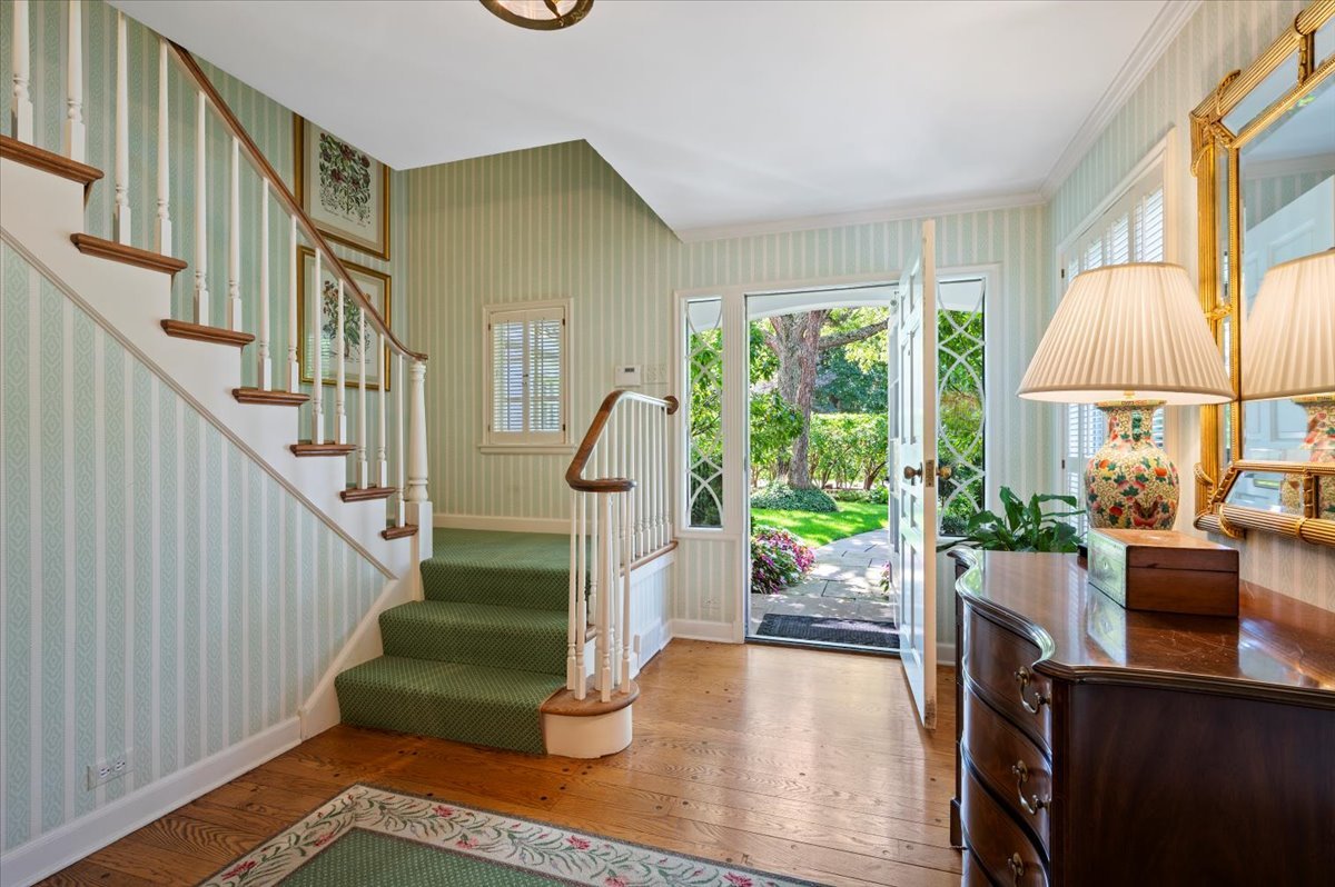 92 North Indian Hill Road Winnetka, IL 60093 - Photo 4 of 36