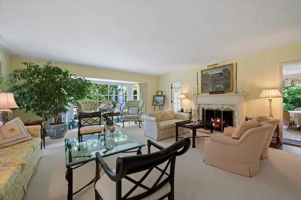 $2,695,000 | 92 North Indian Hill Road, Winnetka, IL 60093