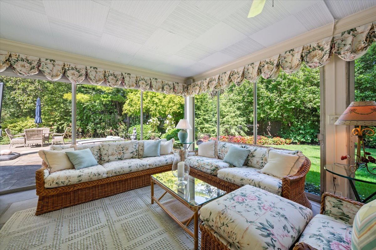 92 North Indian Hill Road Winnetka, IL 60093 - Photo 9 of 36