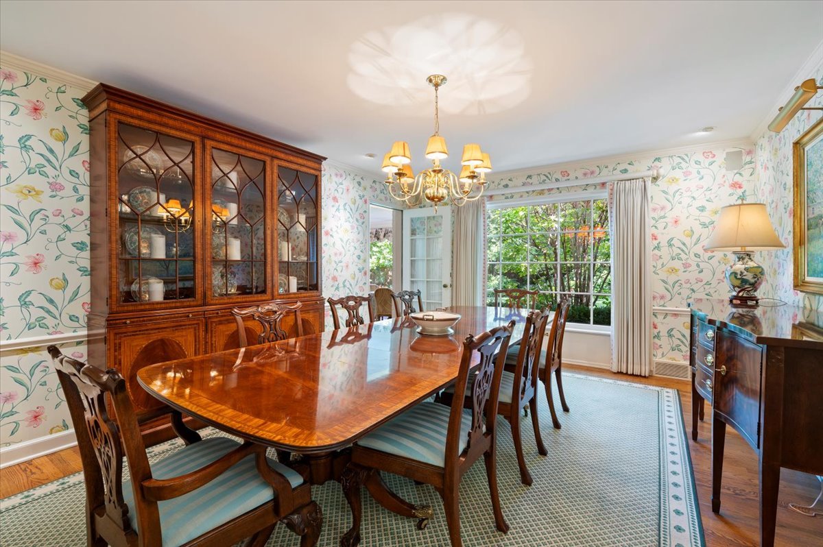 92 North Indian Hill Road Winnetka, IL 60093 - Photo 10 of 36