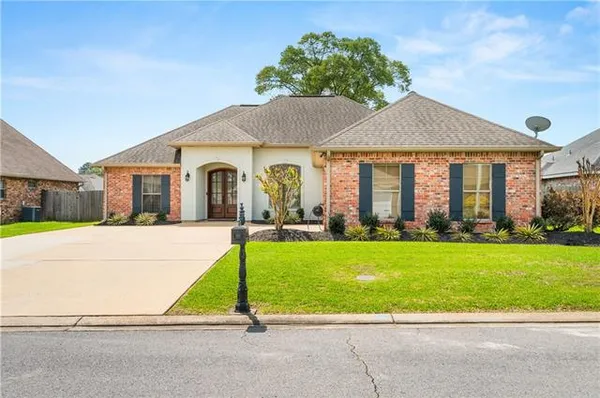 $345,000 | 117 Iberia Lane, Pineville, LA 71360