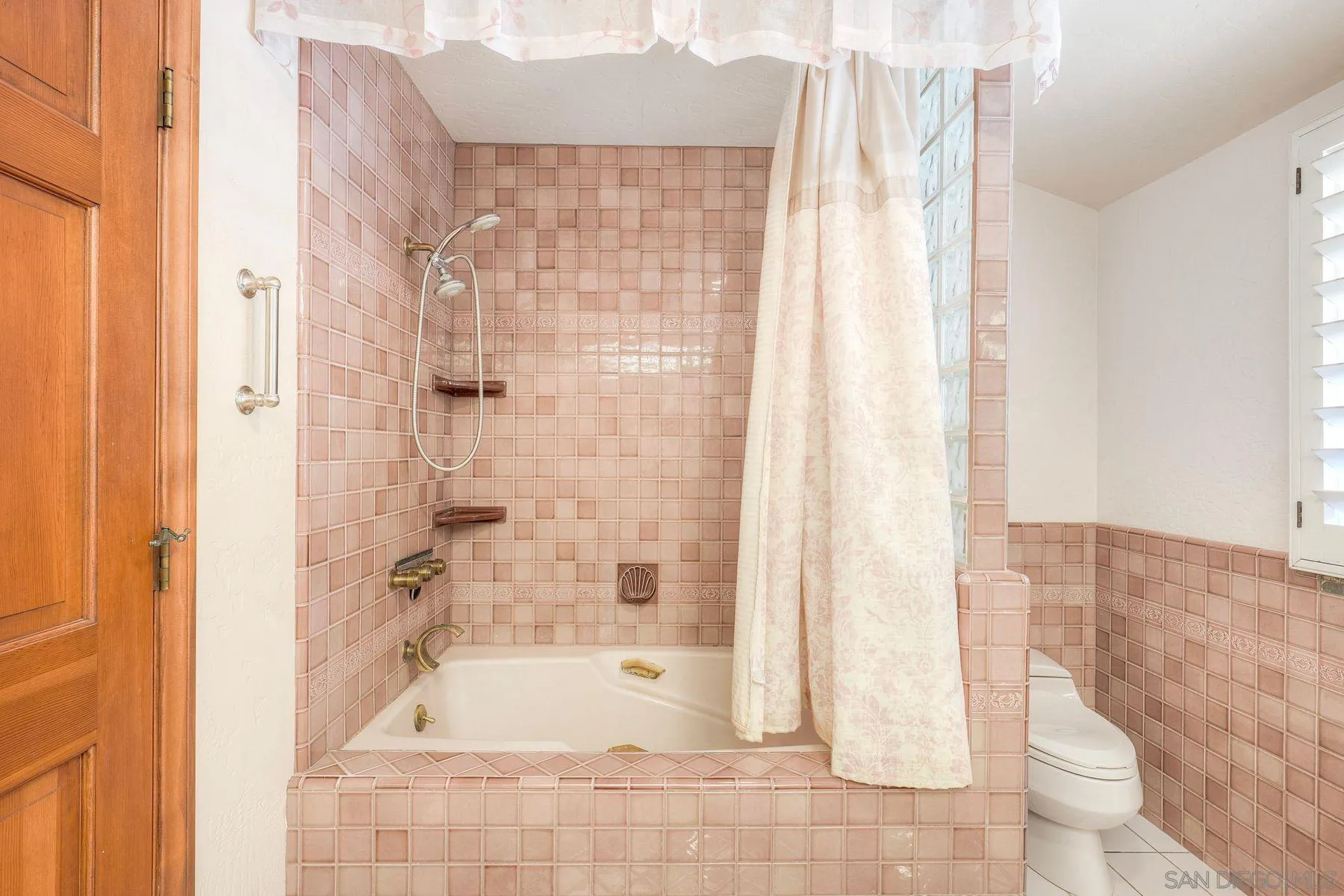 30458 Cool Valley Highlands Road Valley Center, CA 92082 - Photo 32 of 47 a bathroom with a bathtub and shower