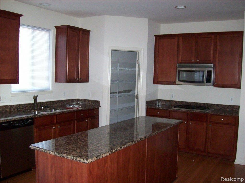 3356 Talbert Circle Rochester, MI 48307 - Photo 4 of 7 TALBERT KITCHEN