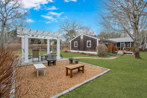 $2,195,000 | 17 Sutton's Way, Edgartown, MA 02539