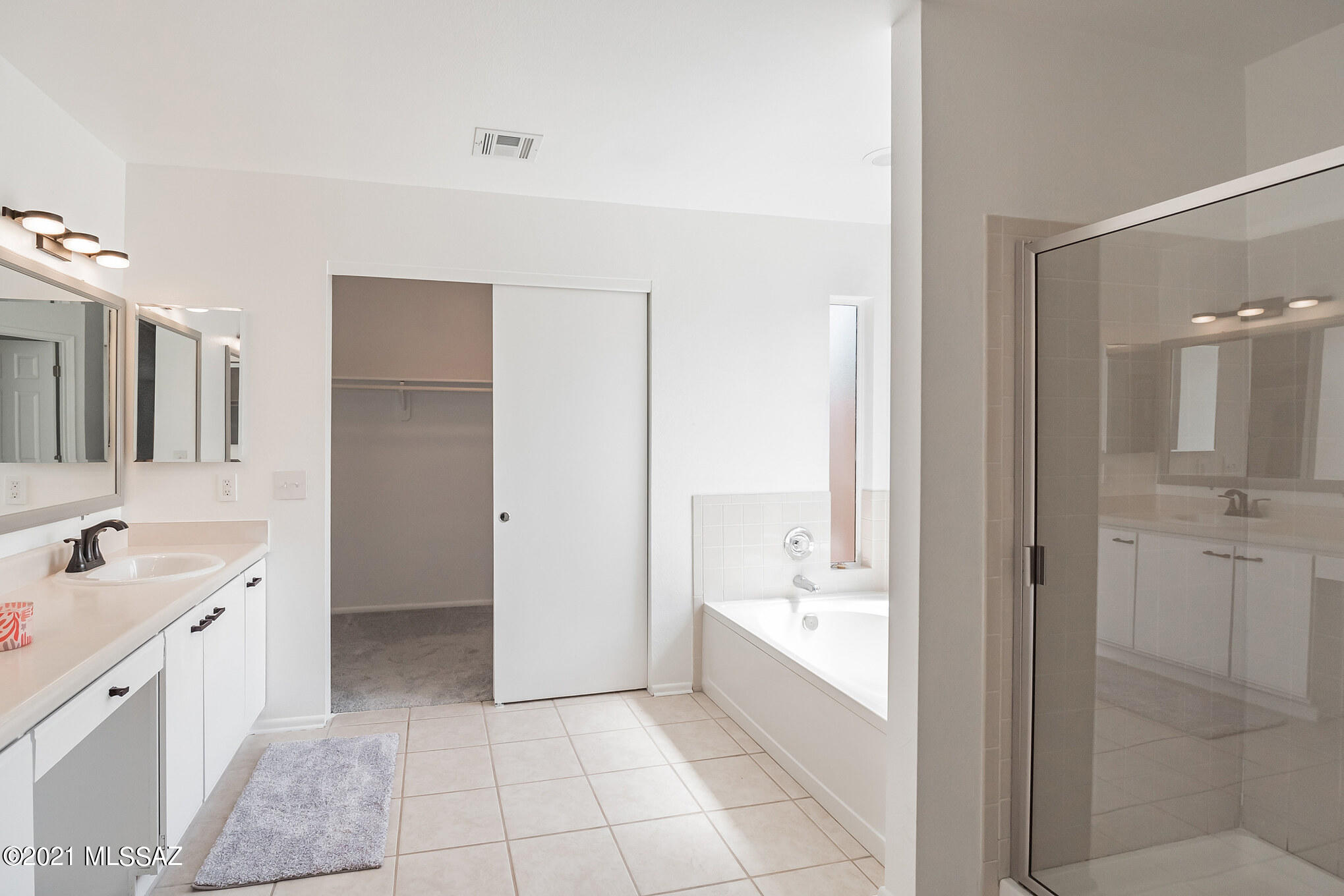 9671 East Azuma Way Tucson, AZ 85747 - Photo 15 of 31 a bathroom with a tub sink and mirror