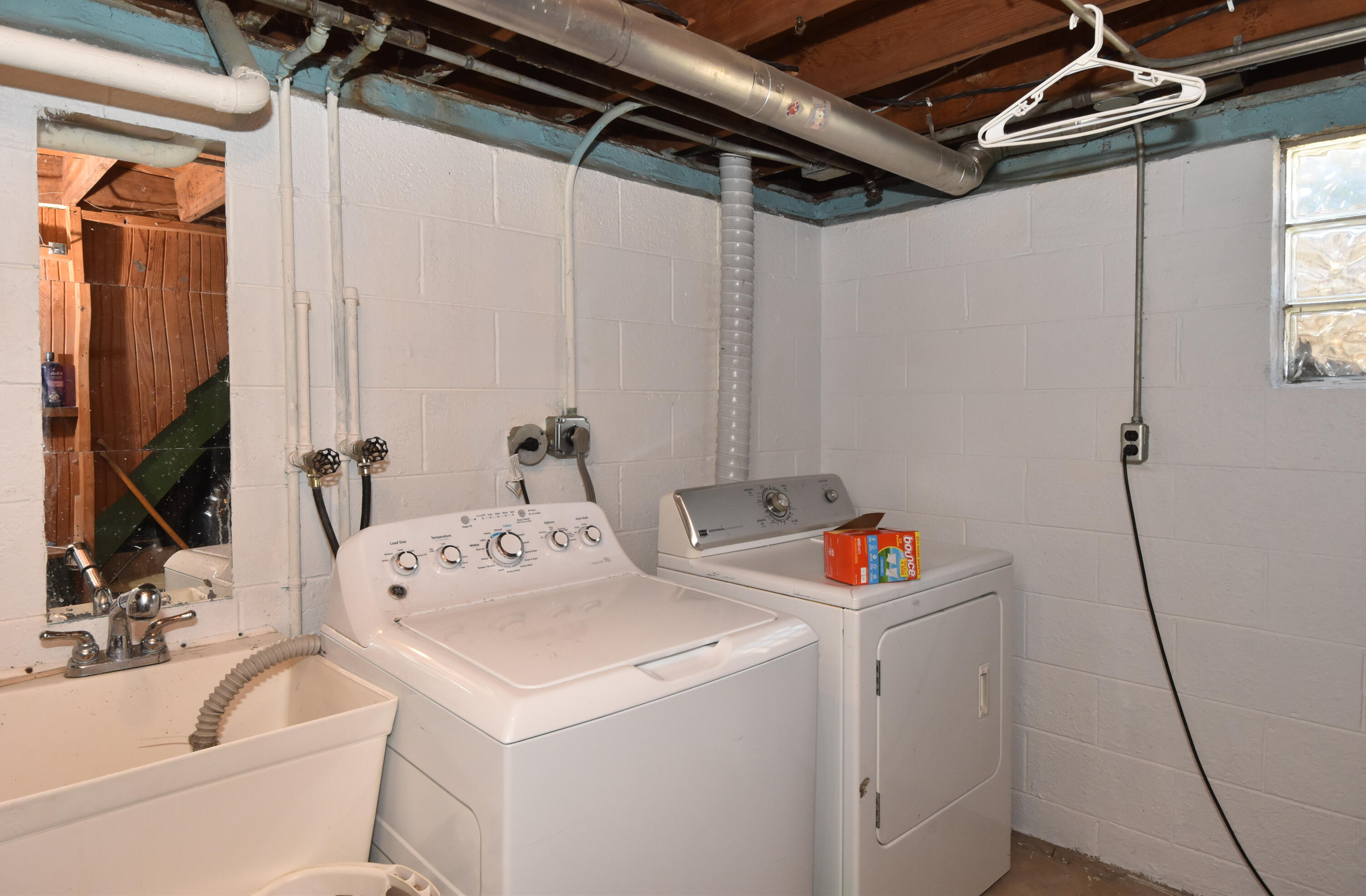 2030 Webster Street Racine, WI 53403 - Photo 24 of 32 Laundry