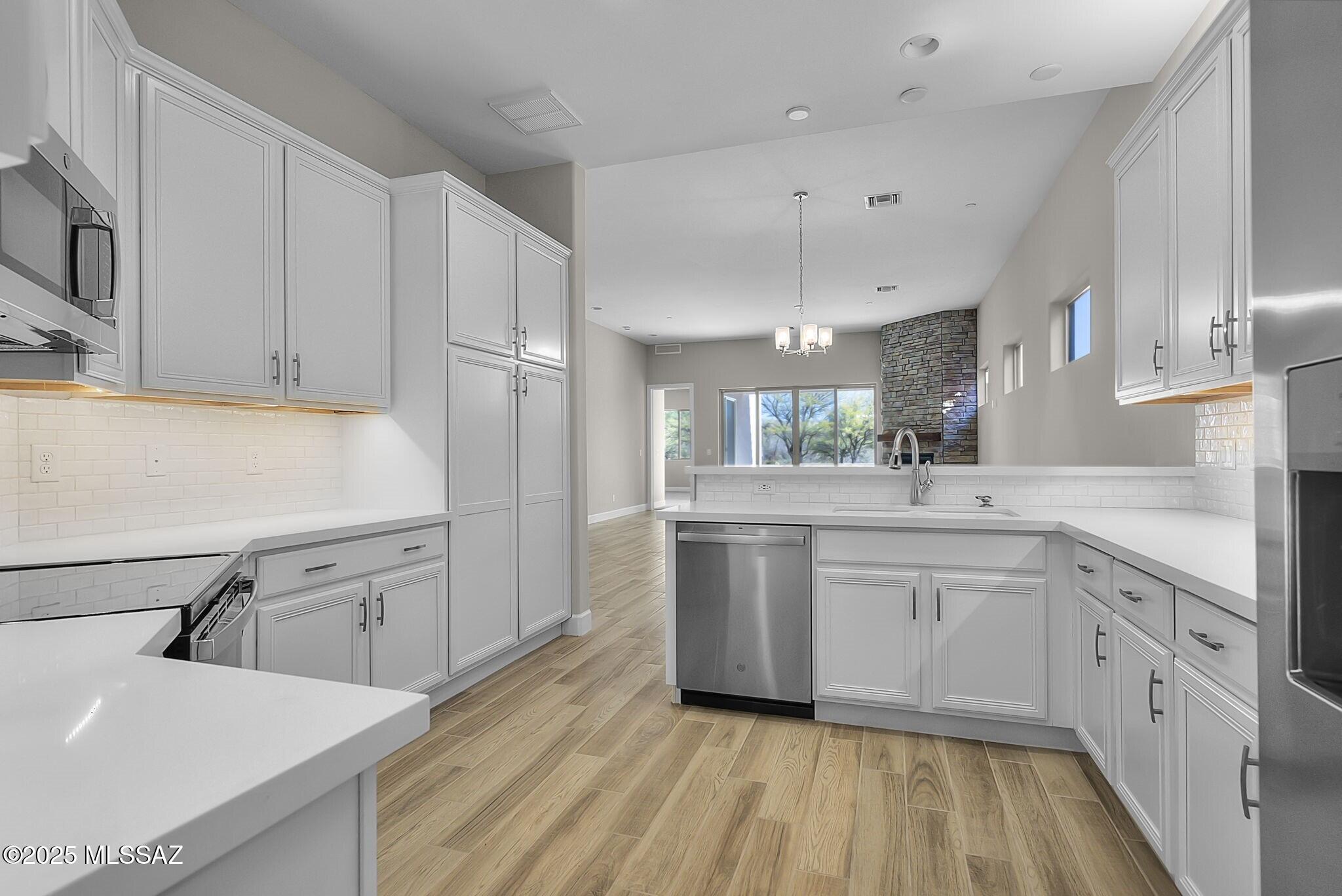 2171 Embarcadero Way Tubac, AZ 85646 - Photo 12 of 37 Kitchen