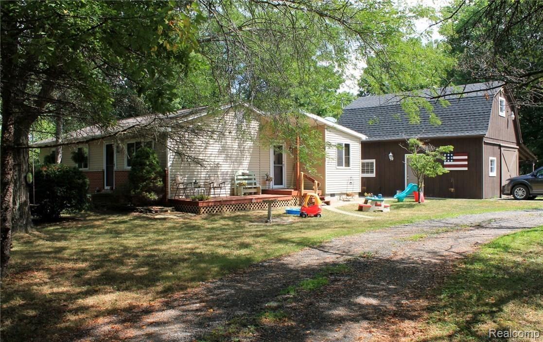 12502 Creek Road Carleton, MI 48117 - Photo 5 of 52 IMG_6557.JPG