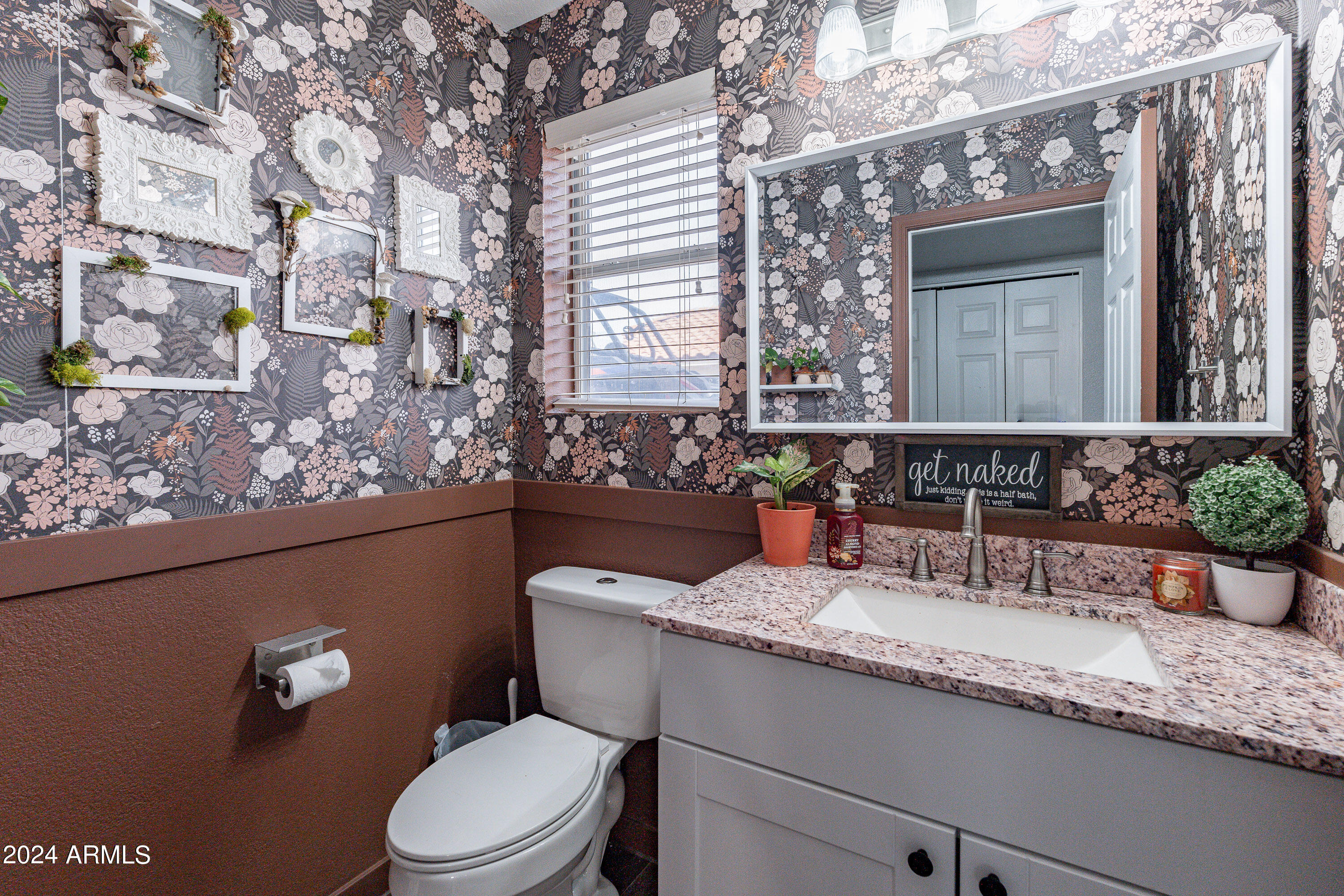 413 South Cholla Street Gilbert, AZ 85233 - Photo 17 of 34 Cholla - downstairs bath