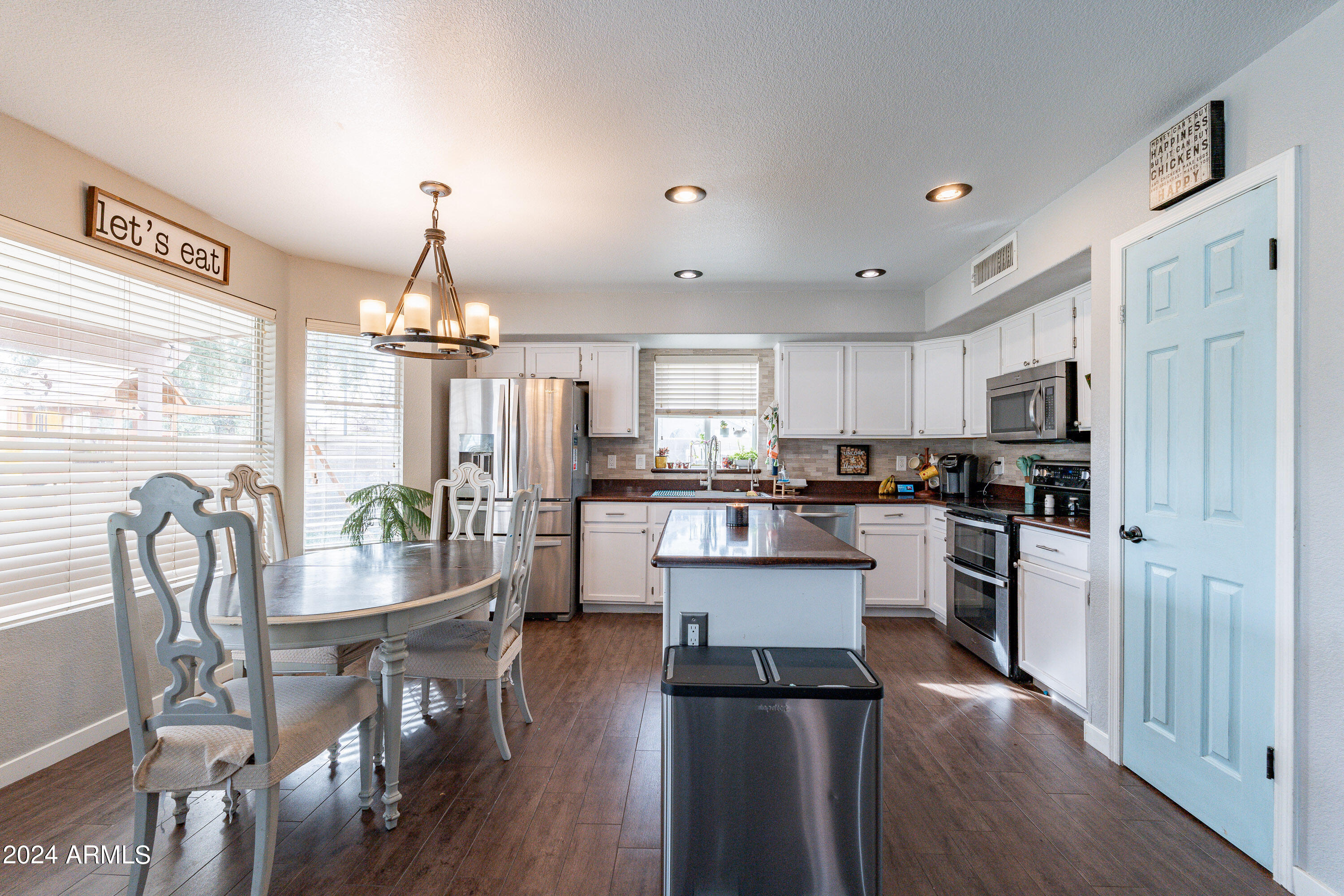 413 South Cholla Street Gilbert, AZ 85233 - Photo 6 of 34 Cholla - kitchen.2