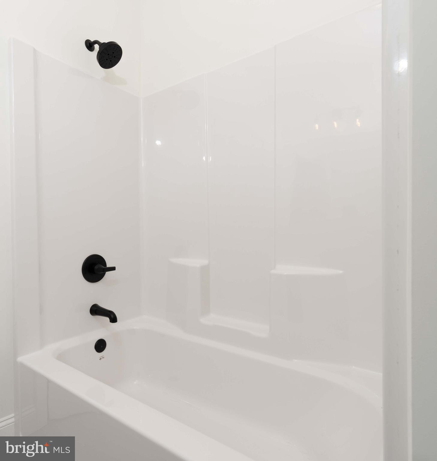 14 Jesse Road Halifax, PA 17032 - Photo 13 of 51 a bathroom with a bathtub