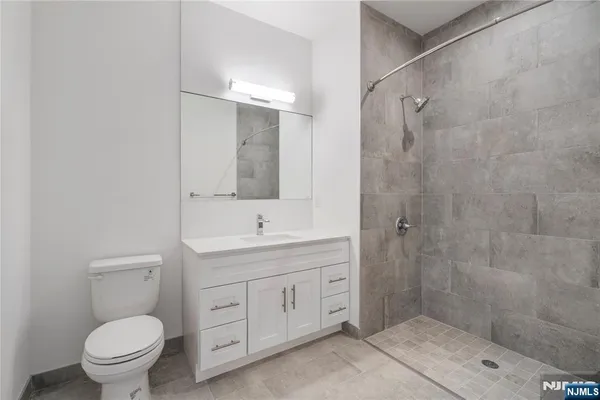 $2,700 | 2 Executive Drive, Unit 813, Fort Lee, NJ 07024