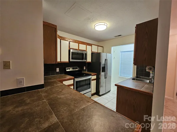 $1,900 | 802 Selwyn Oaks Court, Charlotte, NC 28209