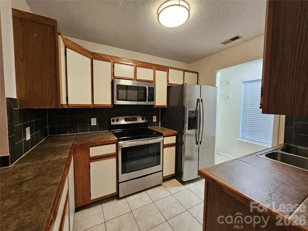 $1,900 | 802 Selwyn Oaks Court, Charlotte, NC 28209