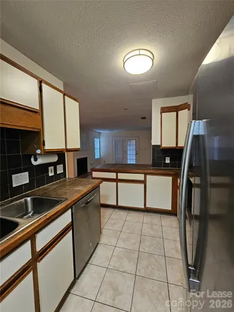 $1,900 | 802 Selwyn Oaks Court, Charlotte, NC 28209